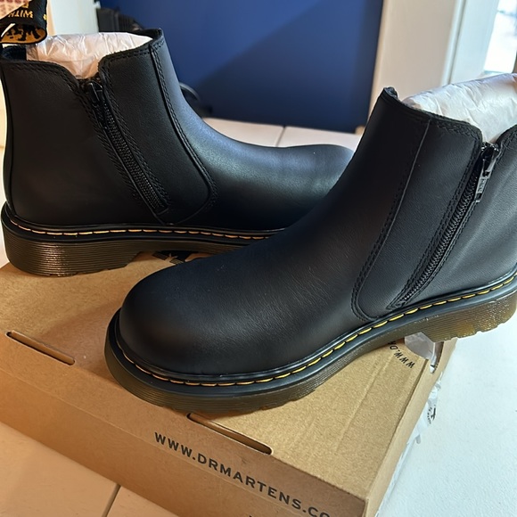 NWT Dr. Marten Chelsea boots - Picture 6 of 7